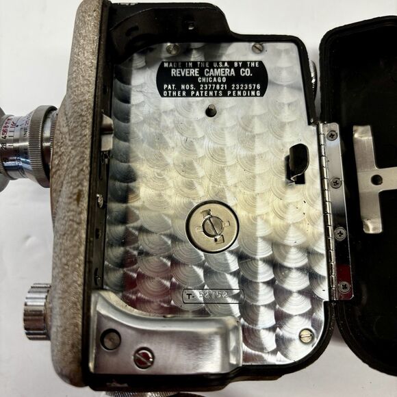 Revere 8 Model B-63 Vintage Movie Camera 8mm with Case and Accessories Untested - Picture 6 of 10